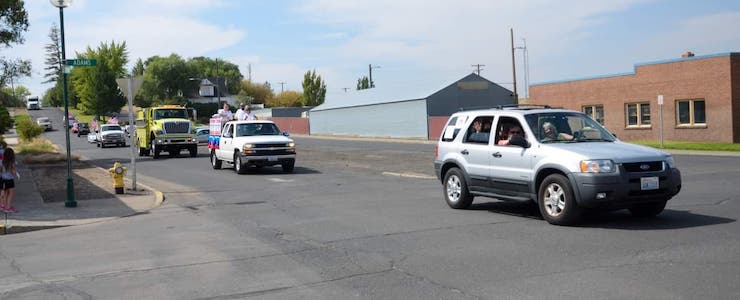 Informing Families car leading parade through a pandemic in Ritzville WA.